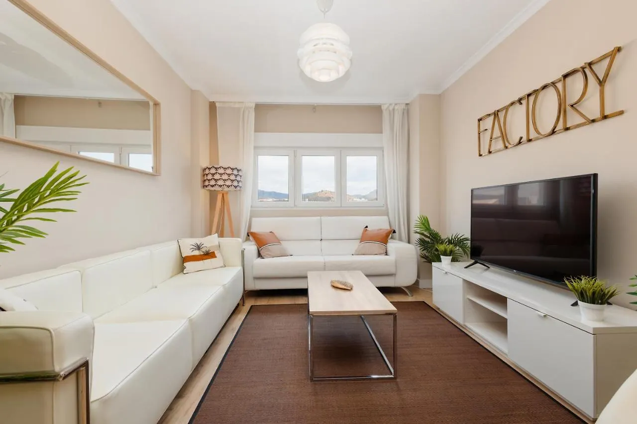 In The Historic Center Of Malaga, Very Close To The Beach And The Ave Train Station, With Private Parking 0*, マラガ