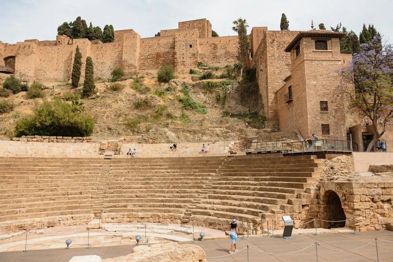 In The Historic Center Of Malaga, Very Close To The Beach And The Ave Train Station, With Private Parking 0*, マラガ