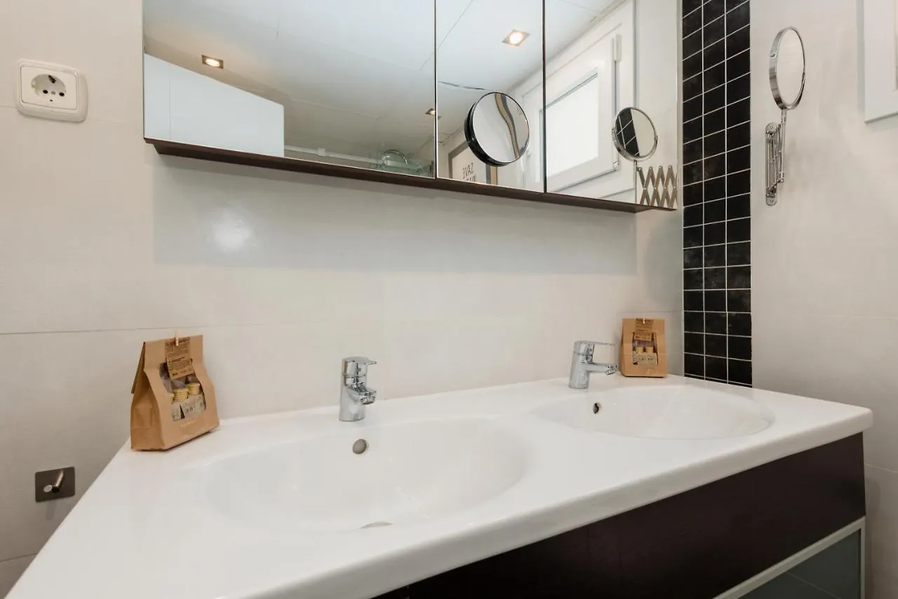 アパート In The Historic Center Of Malaga, Very Close To The Beach And The Ave Train Station, With Private Parking スペイン