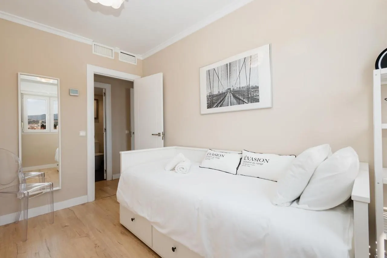 In The Historic Center Of Malaga, Very Close To The Beach And The Ave Train Station, With Private Parking マラガ