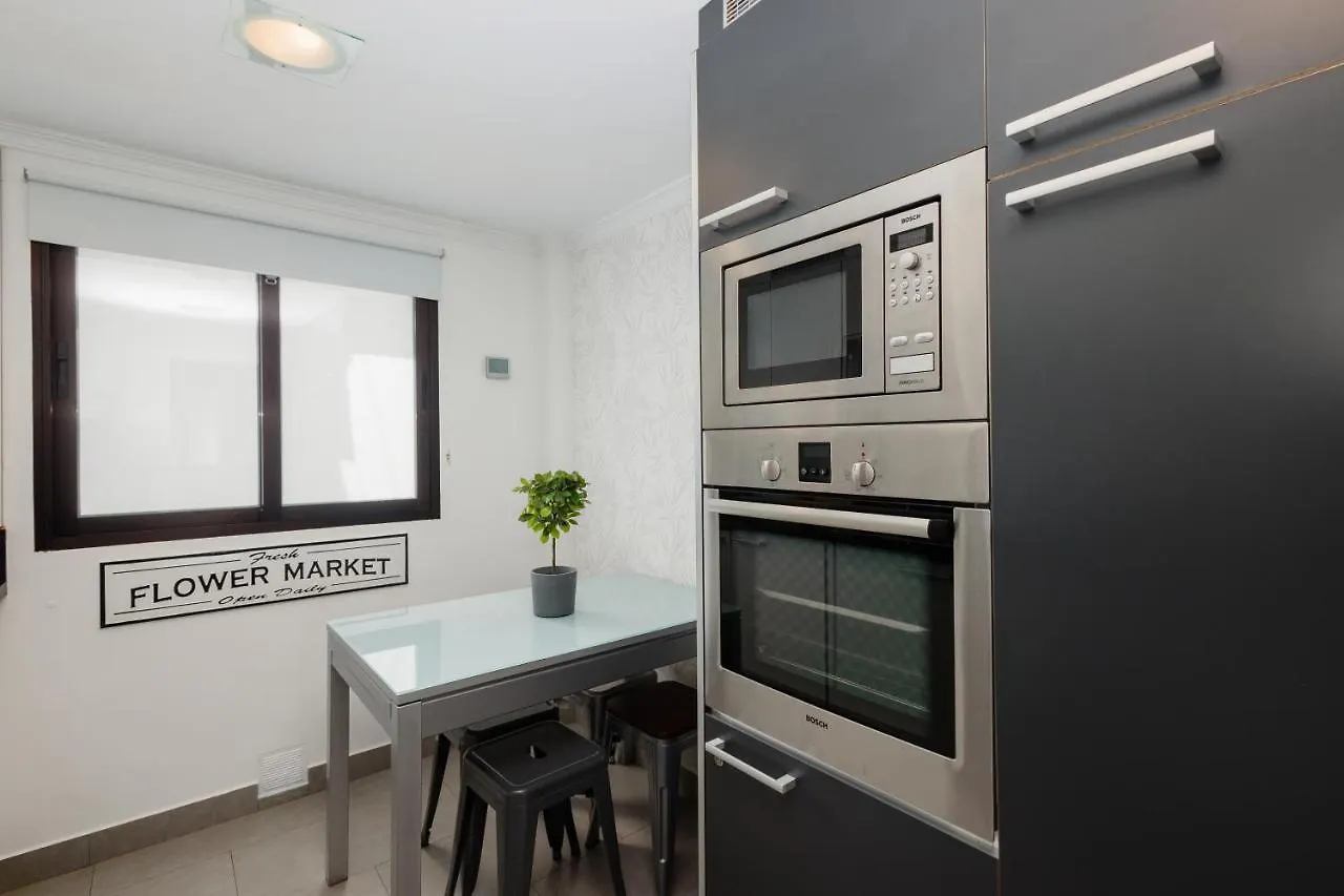In The Historic Center Of Malaga, Very Close To The Beach And The Ave Train Station, With Private Parking マラガ
