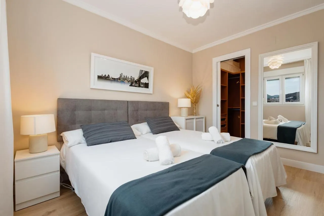 In The Historic Center Of Malaga, Very Close To The Beach And The Ave Train Station, With Private Parking Апартаменты