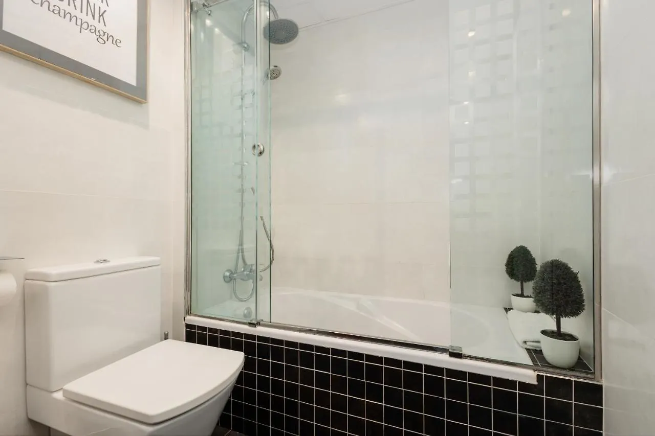 In The Historic Center Of Malaga, Very Close To The Beach And The Ave Train Station, With Private Parking 0*, Малага
